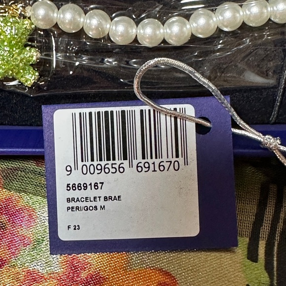 NWT - NIB Swarovski Bracelet. - Picture 5 of 7